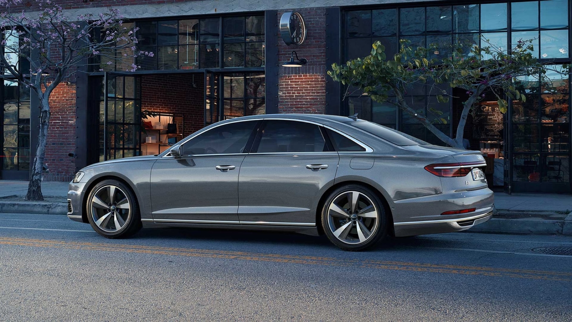 Ladda Audi A8 TFSI E hemma
