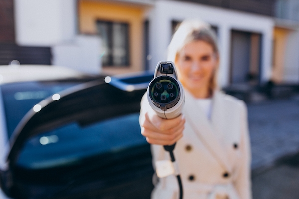 Fler och fler biltillverkare väljer att utmana Tesla