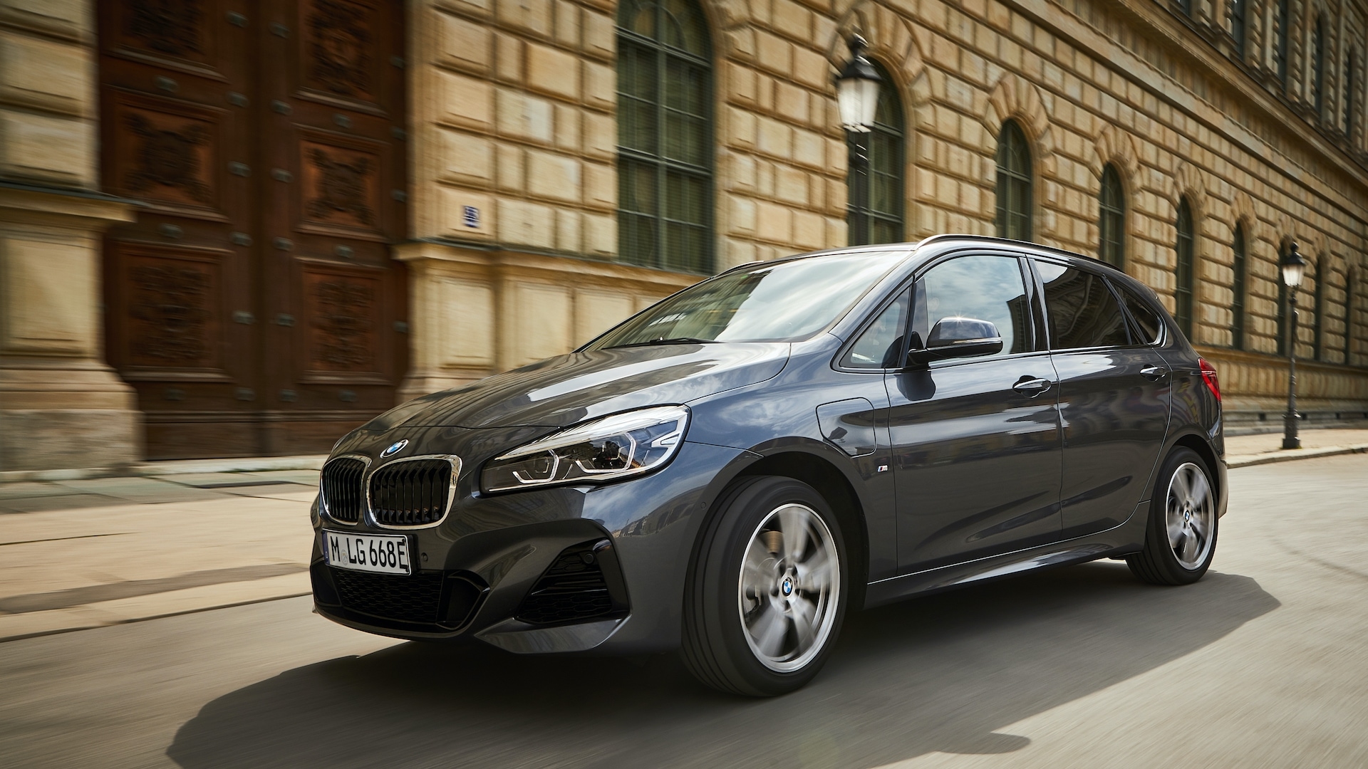 Ladda BMW 225e hemma