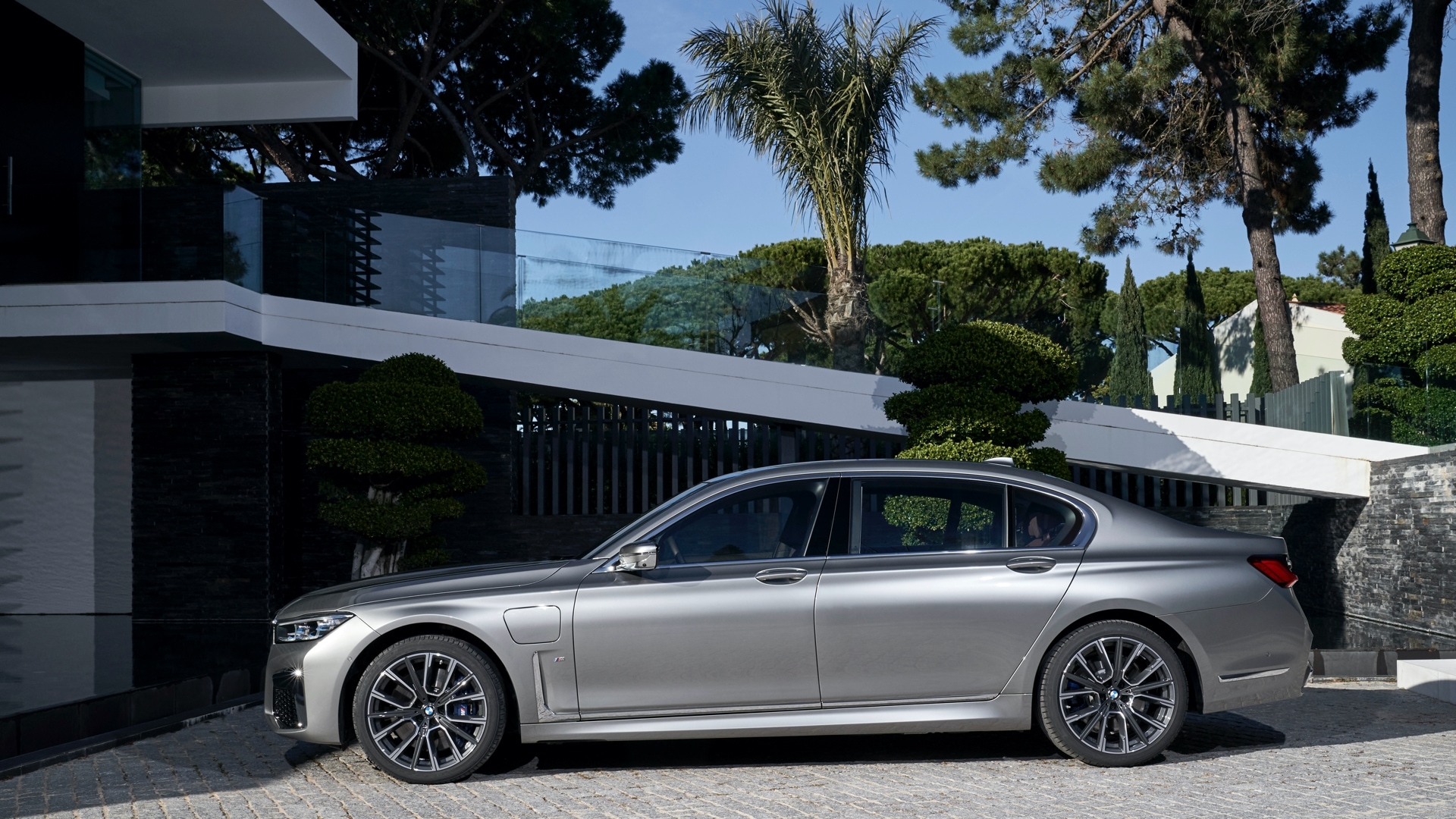 Ladda BMW 745e hemma