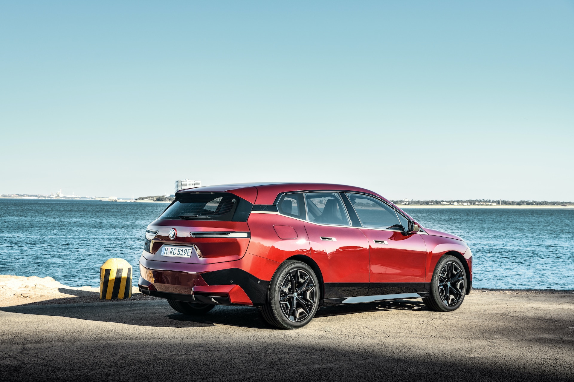 Ladda BMW iX xDrive 50 hemma