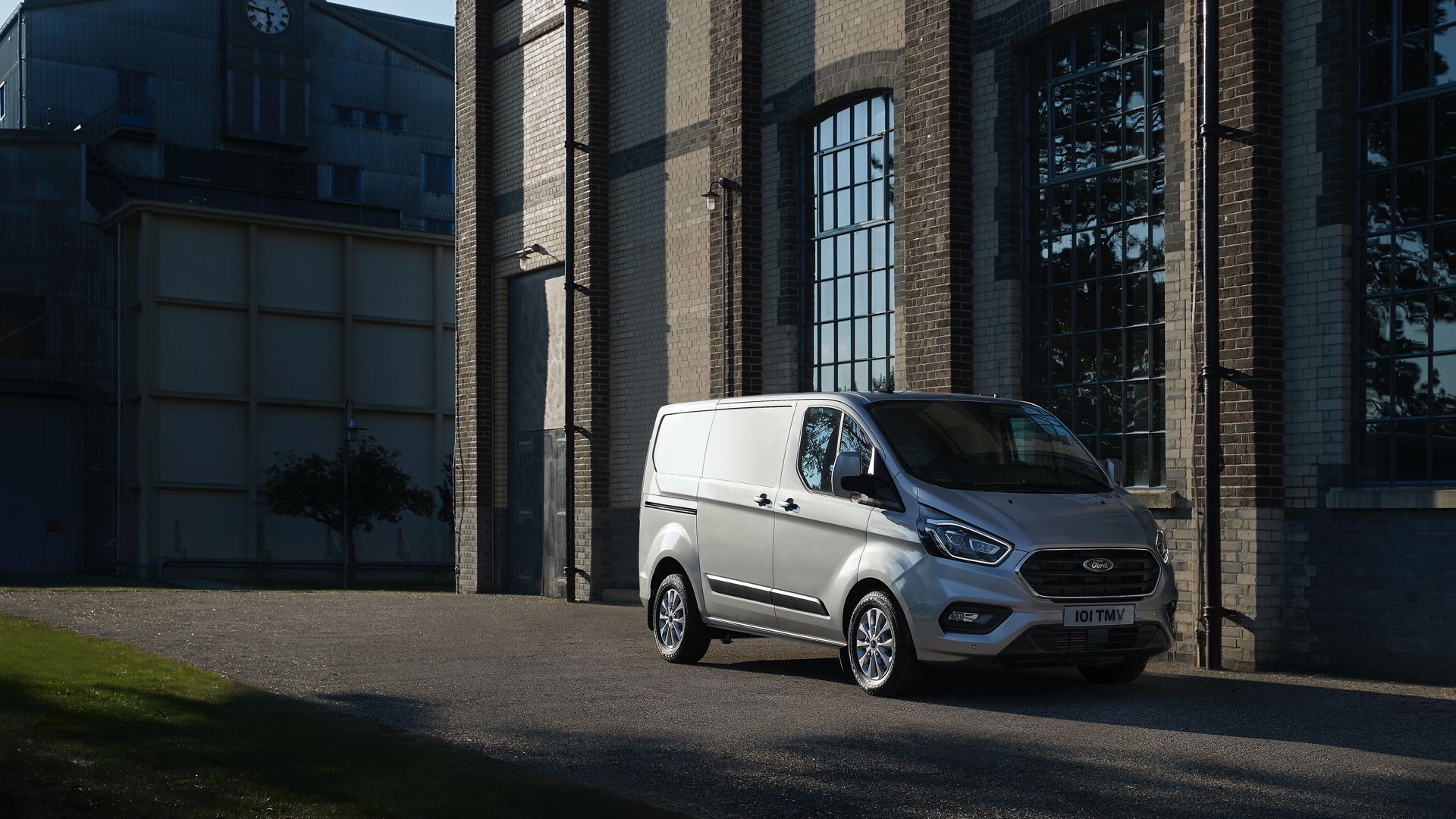 Ladda Ford Transit Custom hemma