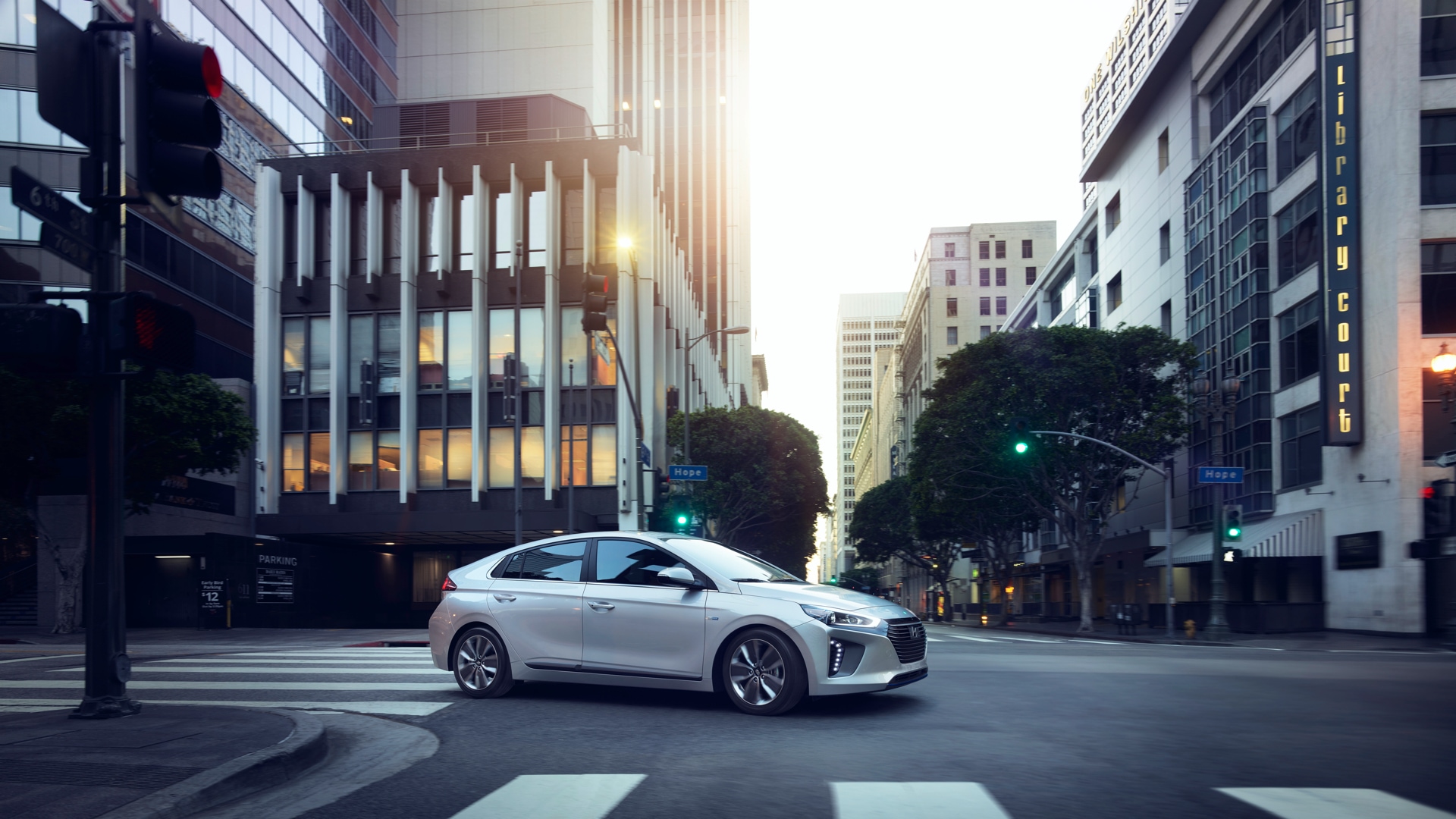 Ladda Hyundai IONIQ electric hemma