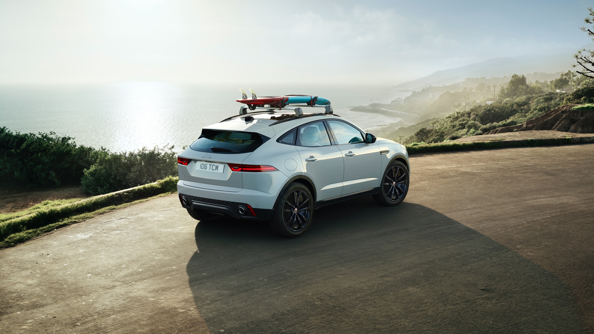 Ladda Jaguar E-Pace hemma