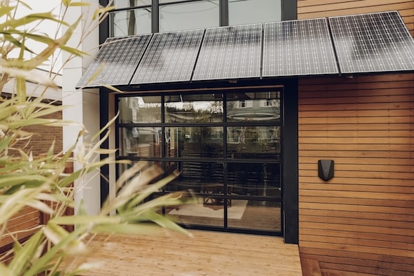 Ladda elbilen med solceller – komplett guide 2025