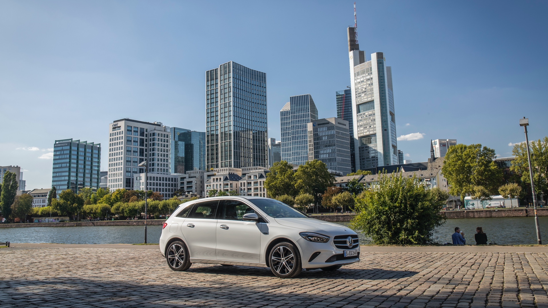 Ladda Mercedes B-klass e hemma