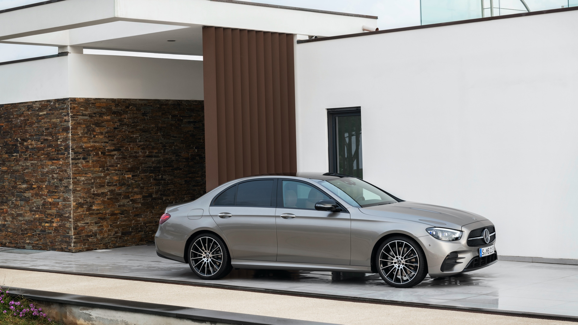 Ladda Mercedes E-klass e hemma