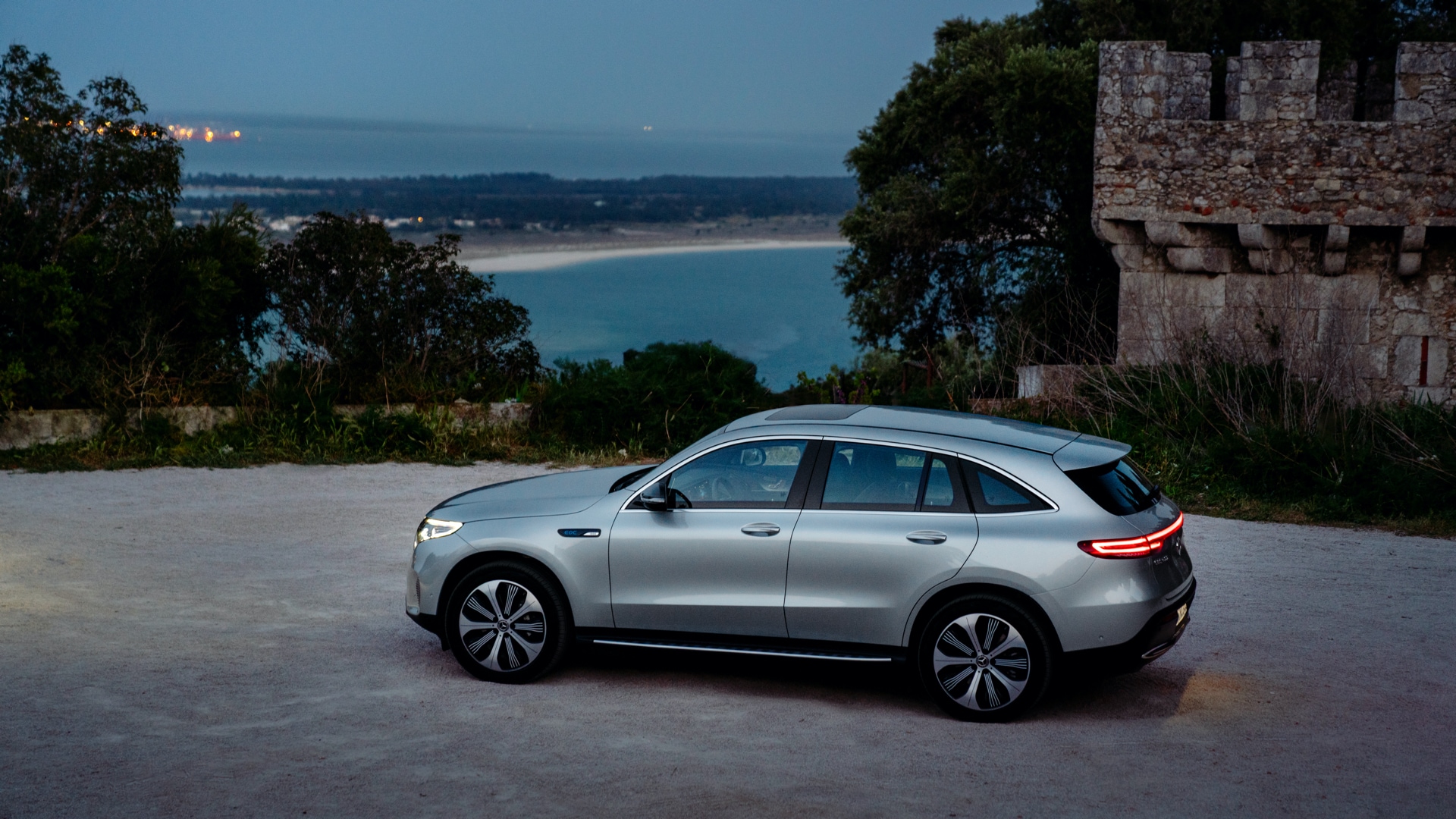 Ladda Mercedes EQC hemma