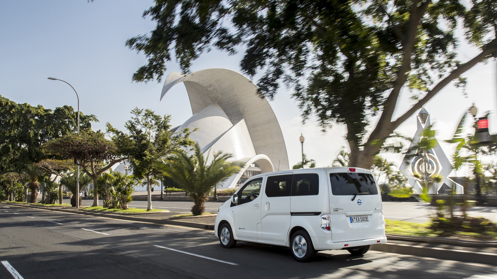 Ladda Nissan E-NV200 hemma