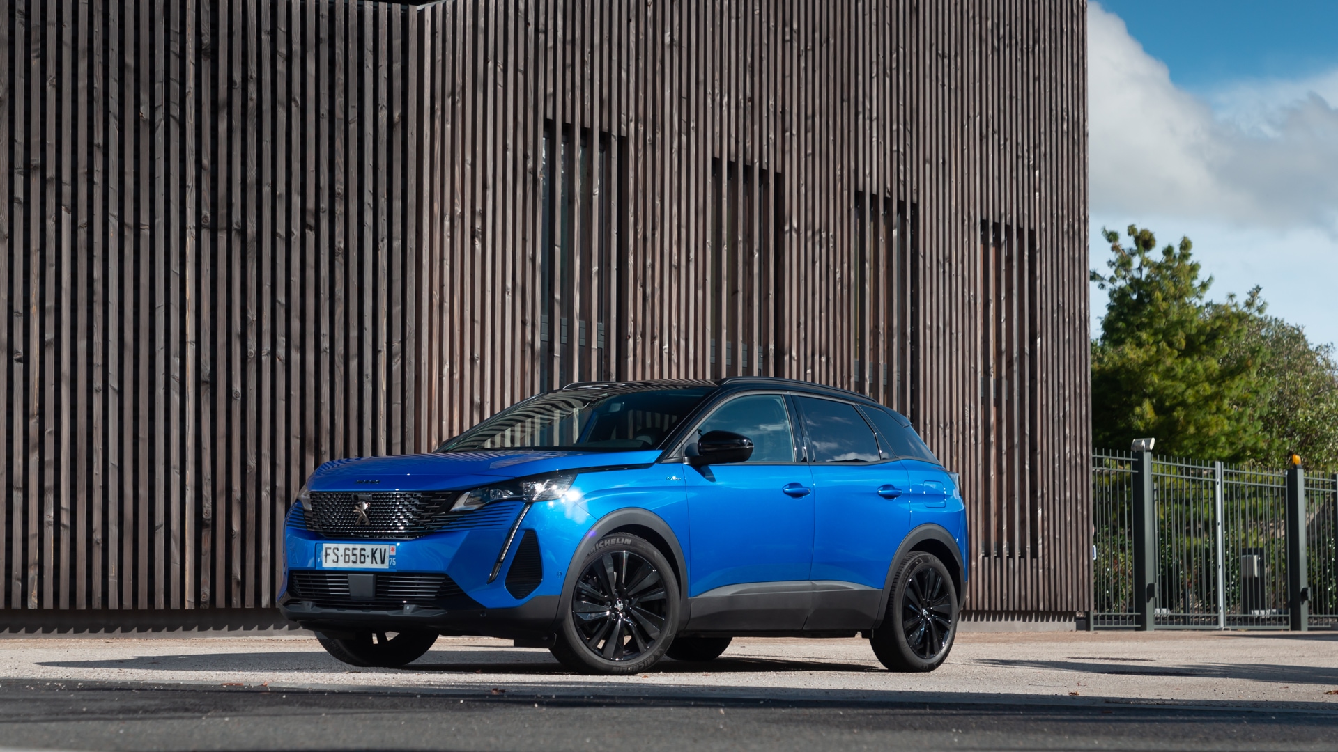 Ladda Peugeot 3008 plug-in hemma