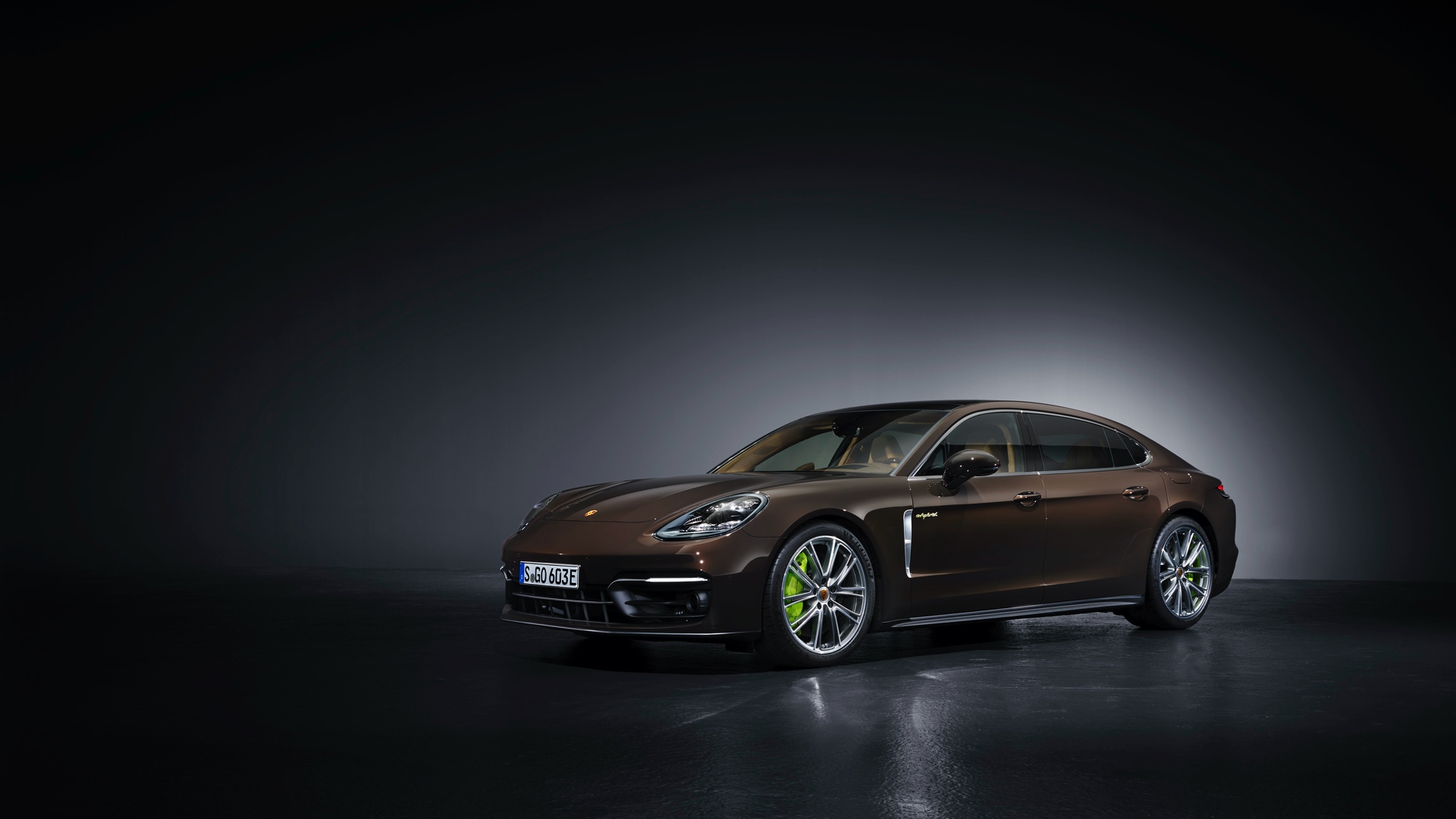 Ladda Porsche Panamera (2021) hemma