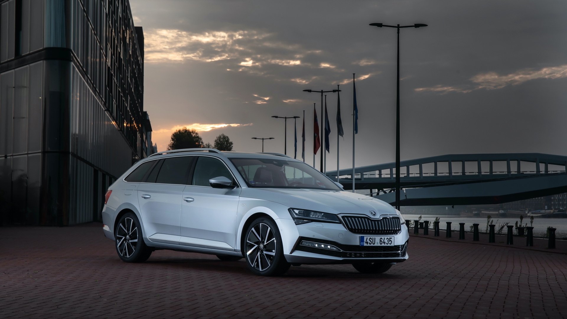 Ladda Skoda Superb iV hemma