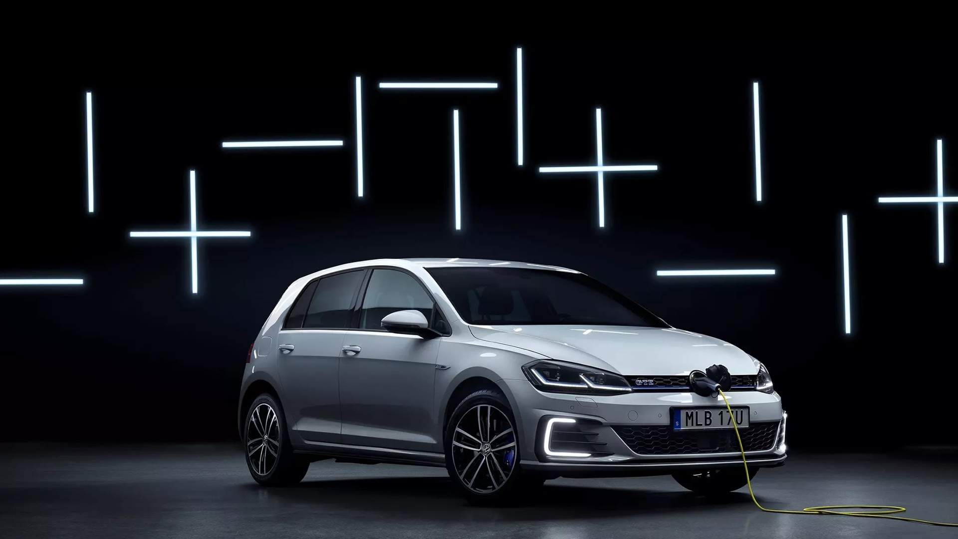 Ladda Volkswagen Golf GTE hemma