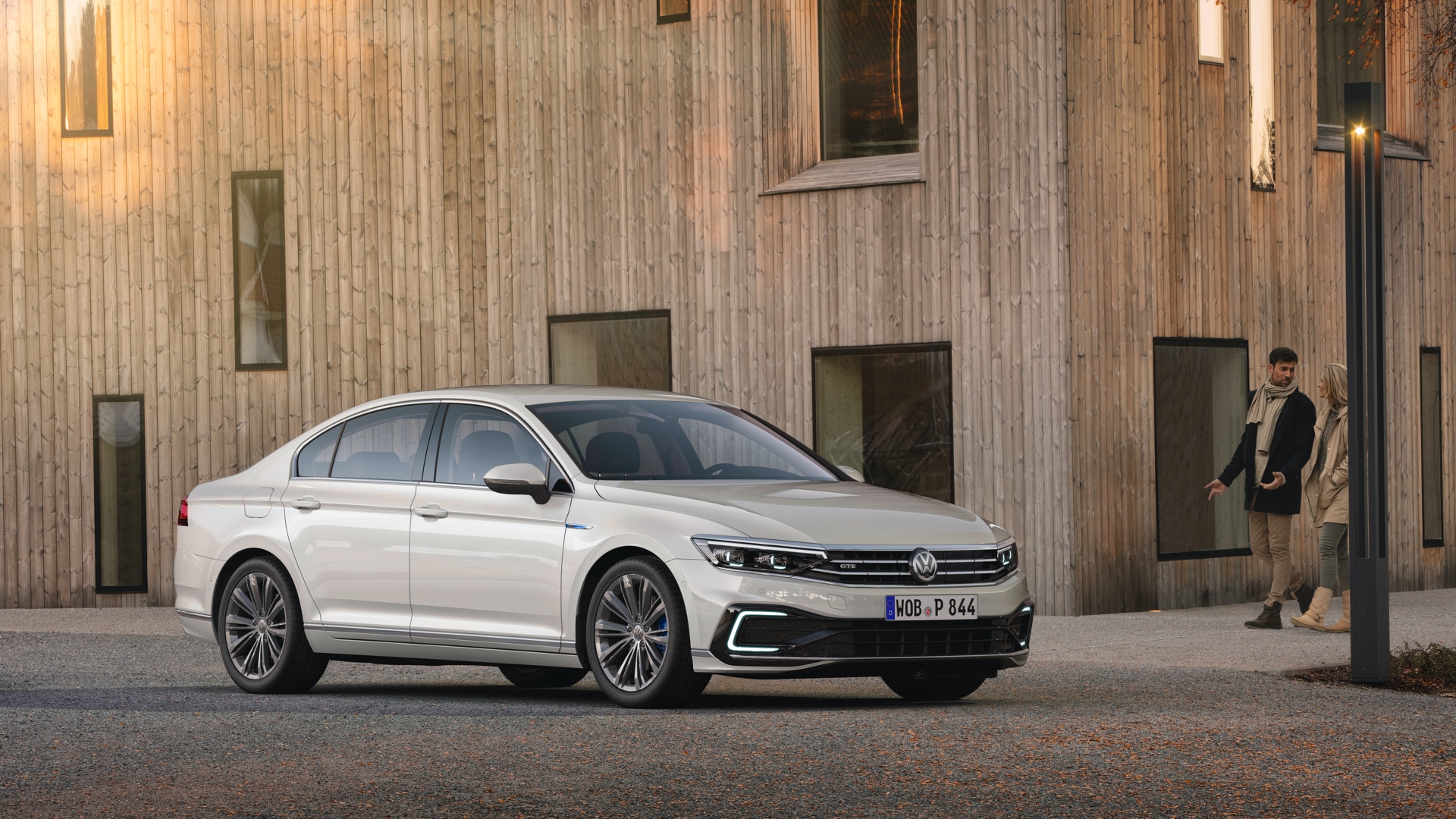 Ladda Volkswagen Passat GTE hemma