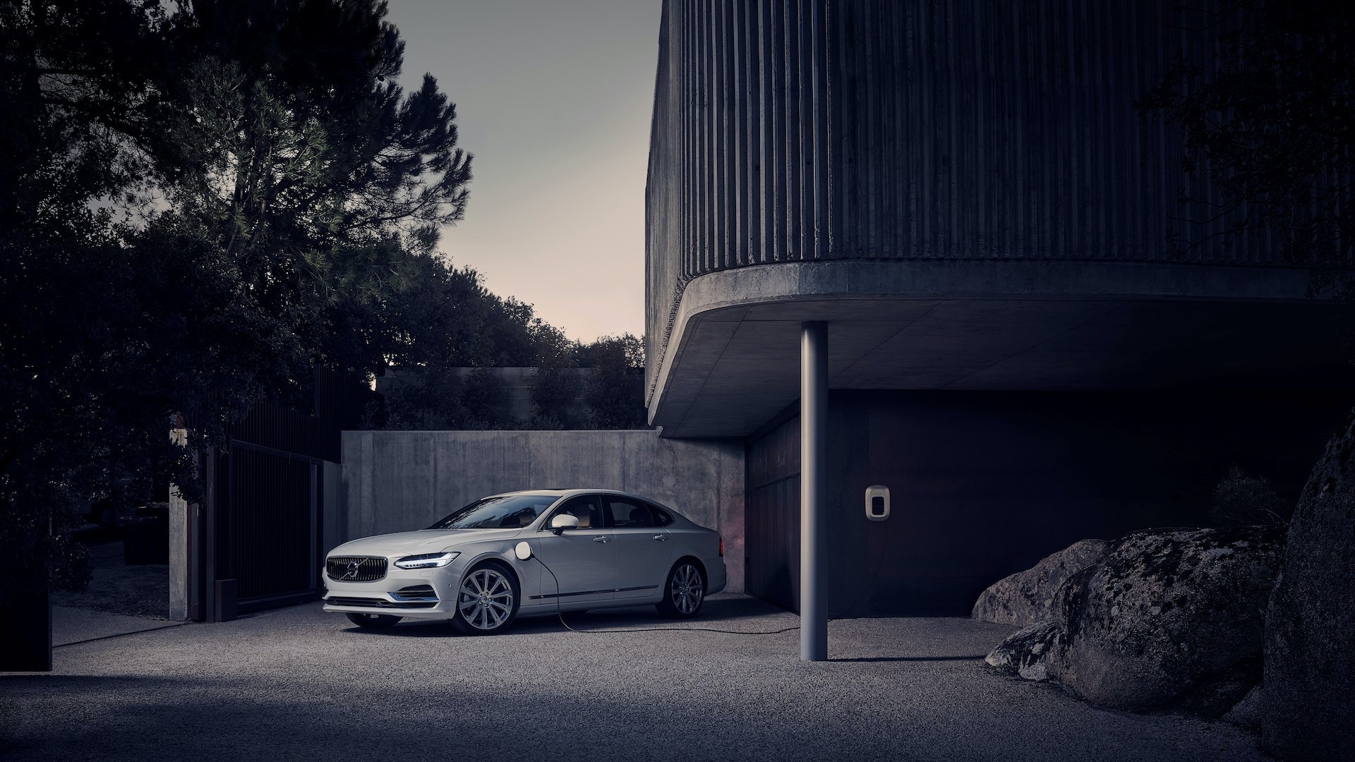 Ladda Volvo S90 Recharge hemma