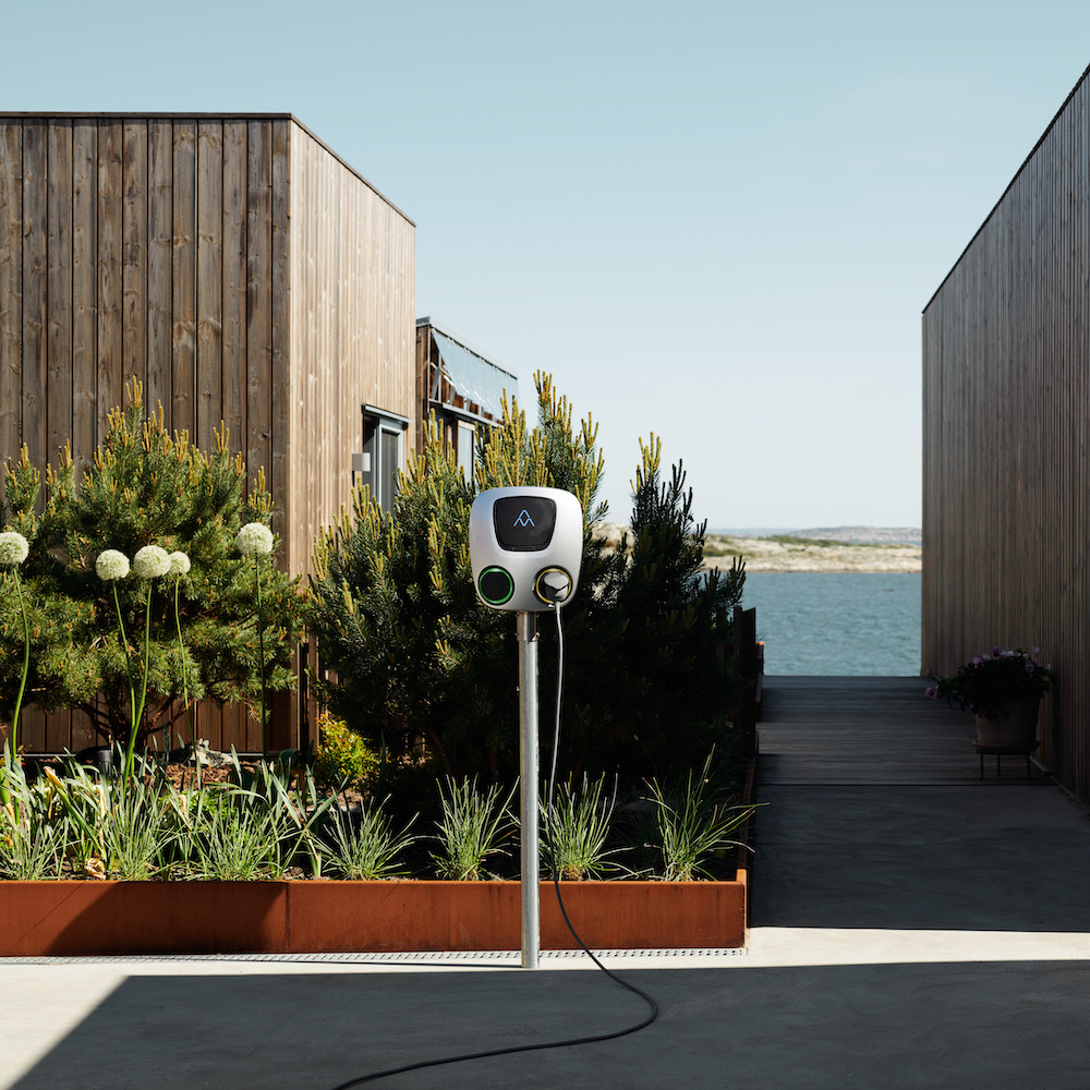 Charge Amps Aura Laddbox